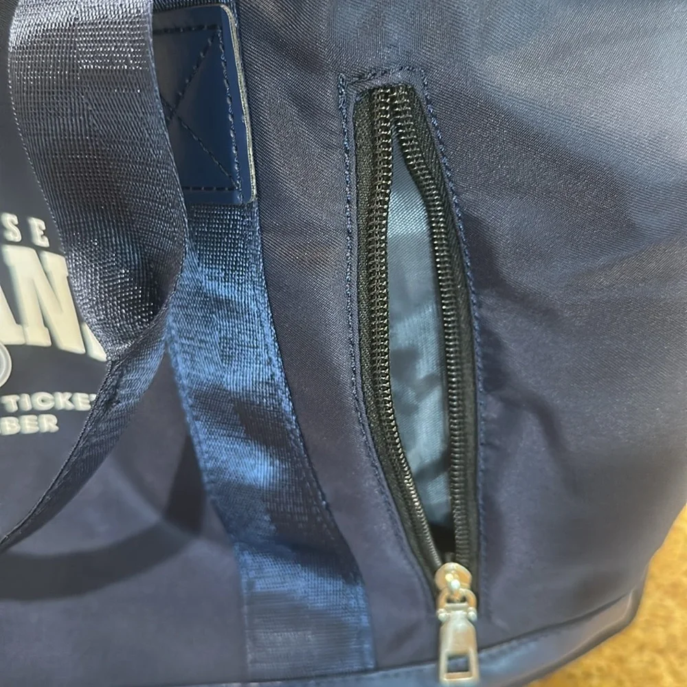 NEW🏈TENNESSEE TITANS NAVY BLUE GYM BAG/ DUFFEL WITH LOGO AND SHOULDER STRAP